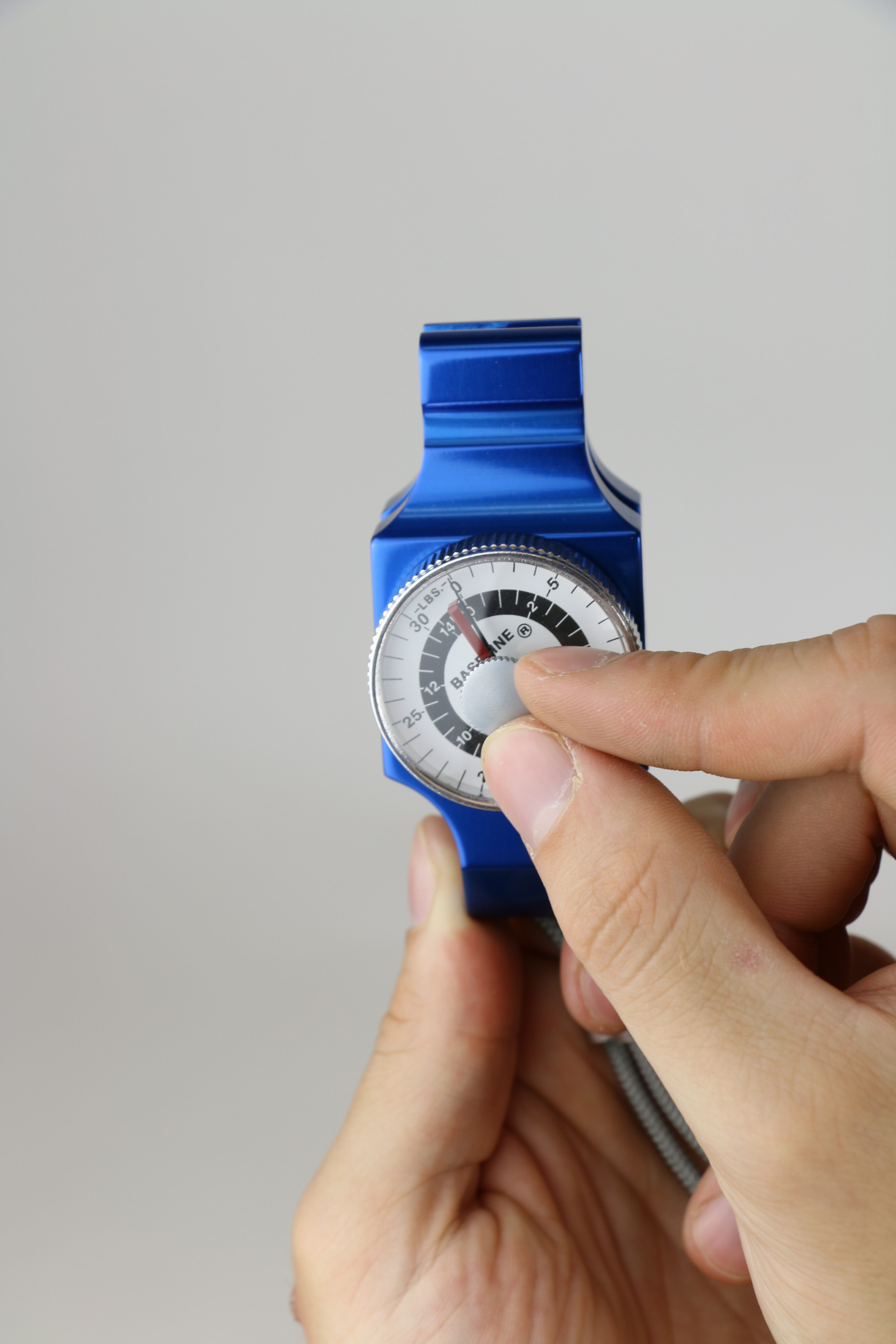 How to evaluate pinch strength using a mechanical pinch gauge